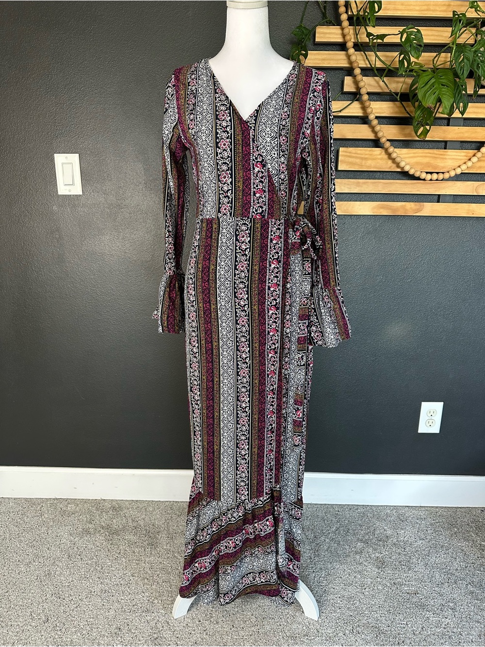 R. Vivimos Boho Wrap Maxi Dress Long Sleeve Bell Sleeve Floral Stripe M 8/10 - Picture 5 of 11